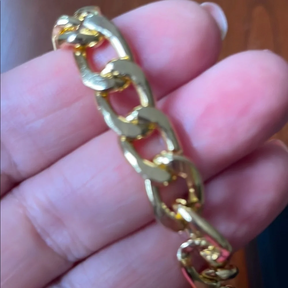 Authentic lv lock and key with new unbranded Gold plated chain. - Picture 4 of 4